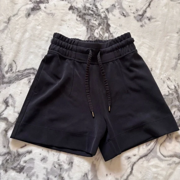 ♟️LULULEMON SHORTS - Picture 1 of 2